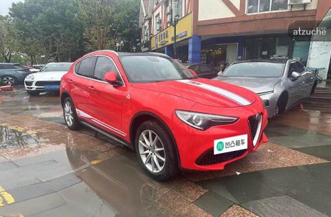阿尔法·罗密欧 Stelvio 2.0T 自动挡