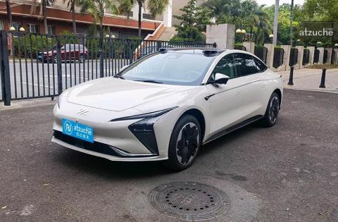 智己汽车 L7 电动车 自动挡