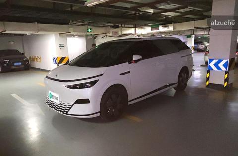 小鹏汽车 X9 电动车 自动挡